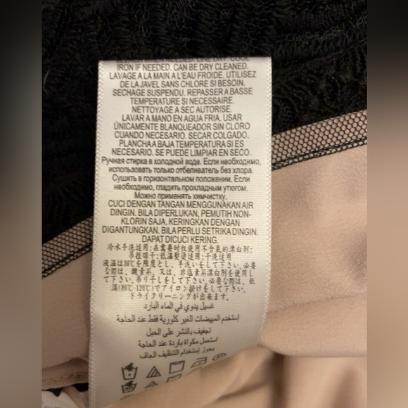 BCBGMAXAZRIA Joselyn Fit & Flare Black Sleeveless Lace Floral Mini Dress Size 6 - Picture 10 of 10